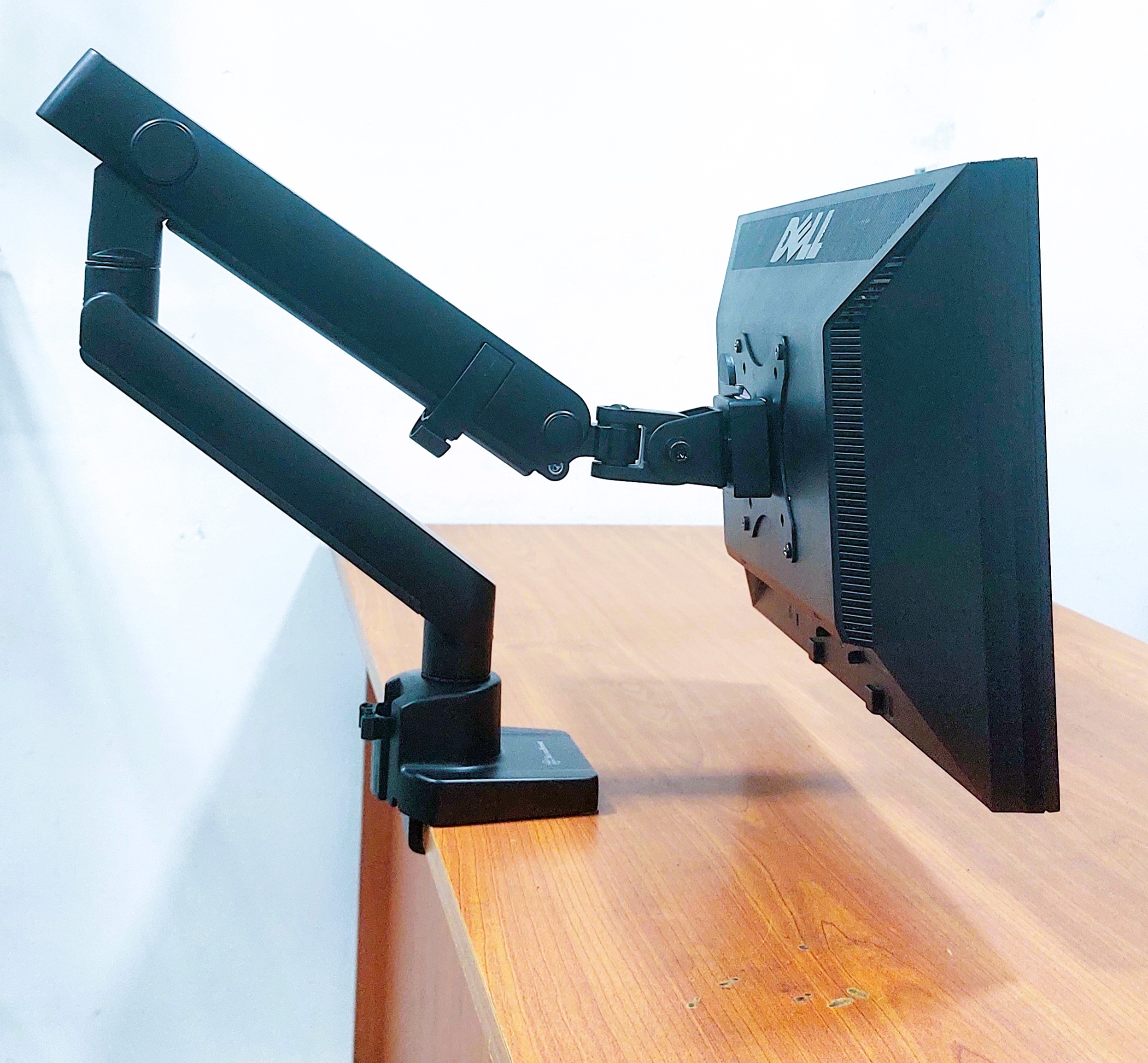 SilverStone ARM13 SINGLE MONITOR ARM WITH MECHANICAL SPRING DESIGN