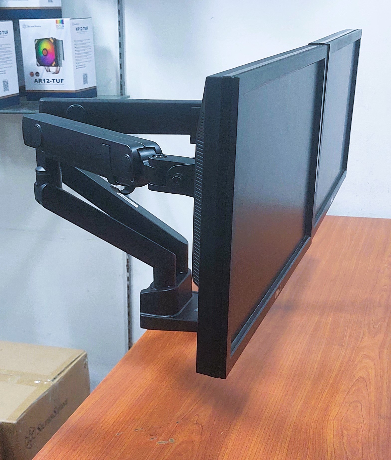 SilverStone DUAL MONITOR ARM25. MECHANICAL SPRING DESIGN AND VERSATILE ADJUSTABILITY